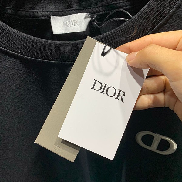入手困難 ディオール CDアイコン Tシャツ 偽物 刺しゅう クルーネック 4色 013J600A0677